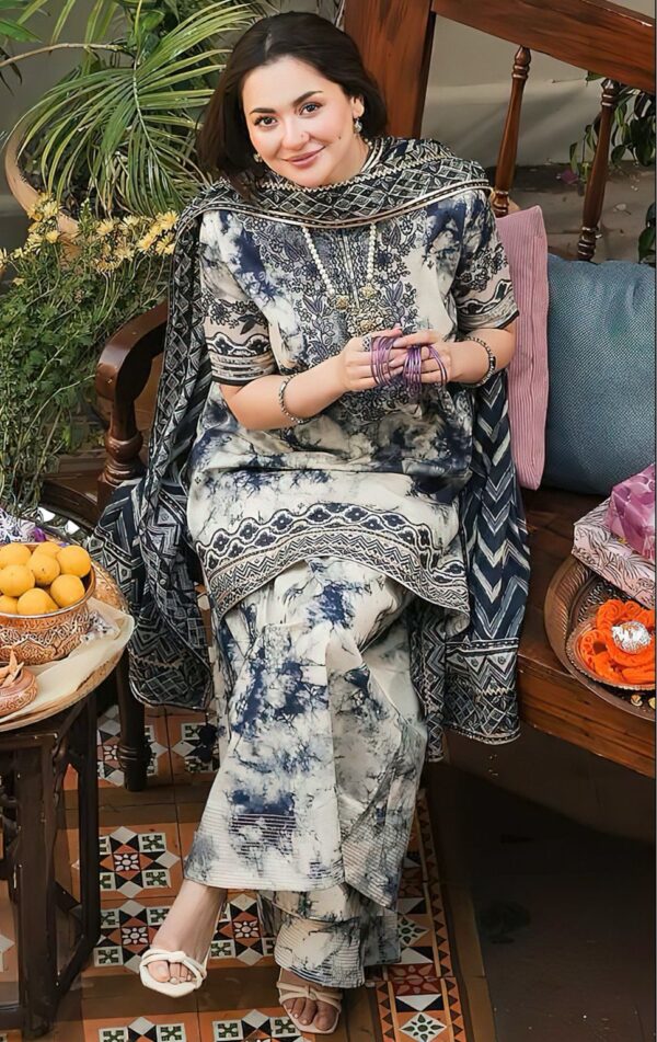 Sapphire luxury fine quality 3 pcs lawn suit .